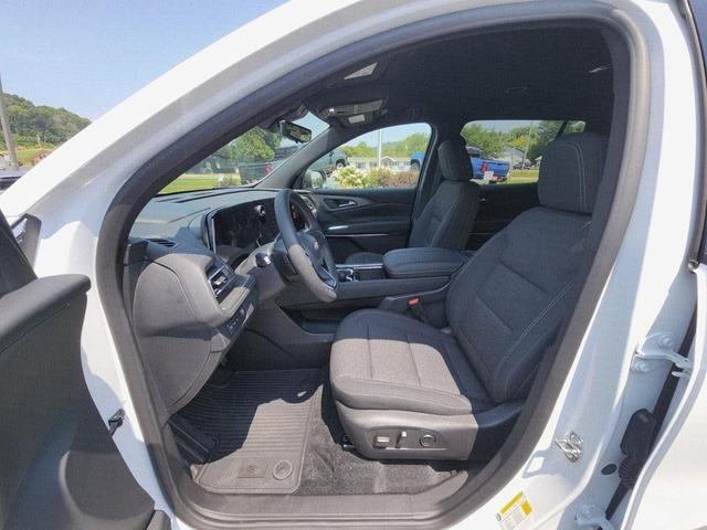 Photo of 2026 Summit White Chevrolet Traverse