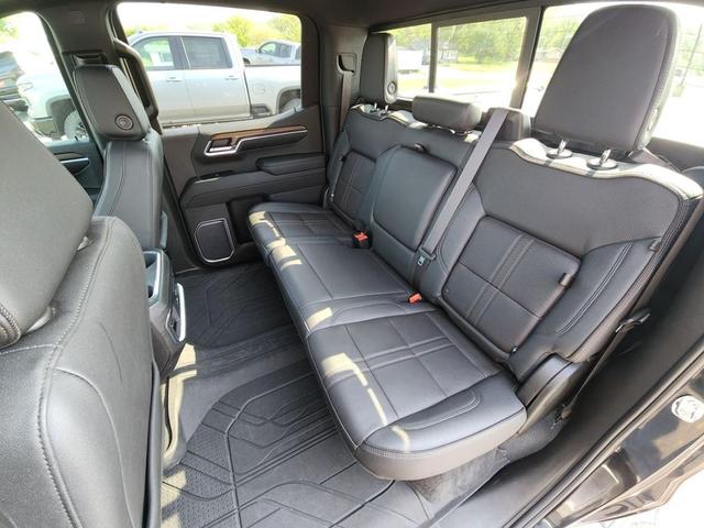 Photo of 2022 Black Chevrolet Silverado 1500