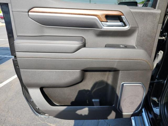 Photo of 2022 Black Chevrolet Silverado 1500