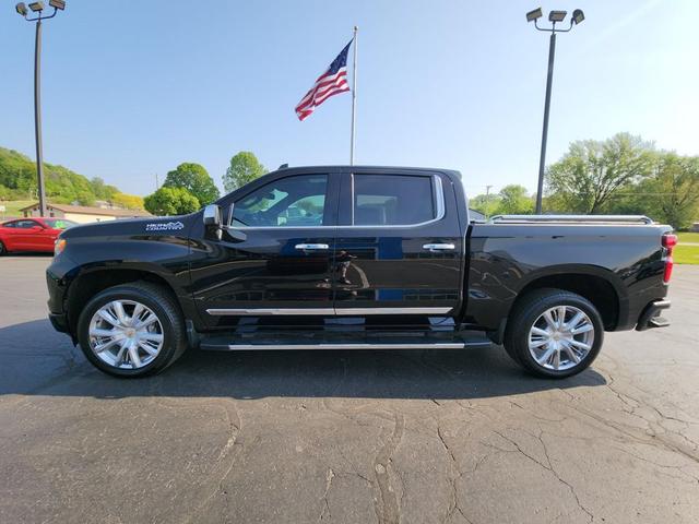 Photo of 2022 Black Chevrolet Silverado 1500