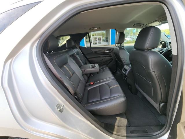 Photo of 2022 Silver Ice Metallic Chevrolet Equinox