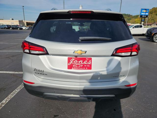 Photo of 2022 Silver Ice Metallic Chevrolet Equinox