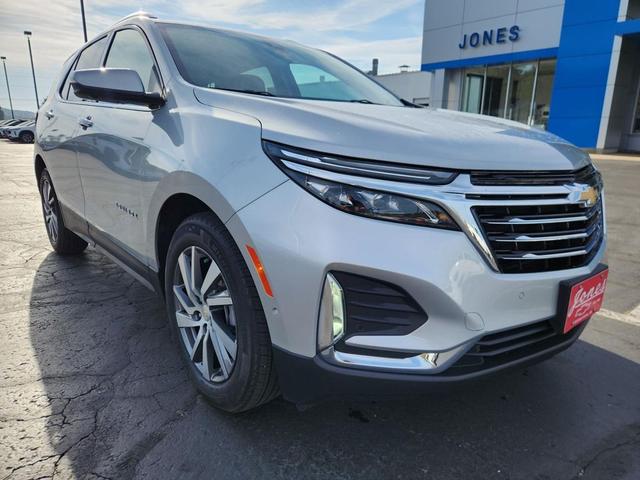 Photo of 2022 Silver Ice Metallic Chevrolet Equinox