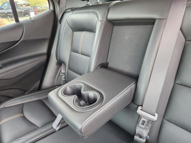 Photo of 2022 Silver Ice Metallic Chevrolet Equinox