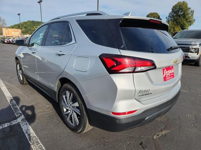 Photo of 2022 Silver Ice Metallic Chevrolet Equinox