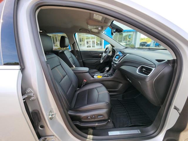 Photo of 2022 Silver Ice Metallic Chevrolet Equinox