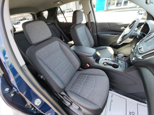 Photo of 2022 Blue Glow Metallic Chevrolet Equinox