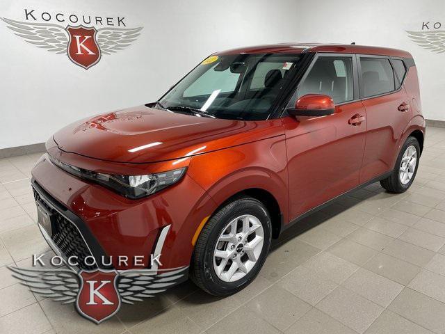 Photo of 2023 Mars Orange Kia Soul