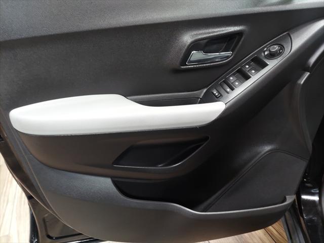 Photo of 2017 Mosaic Black Metallic Chevrolet Trax