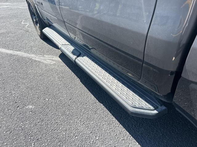 Photo of 2022 Granite Crystal Metallic Clearcoat RAM 1500