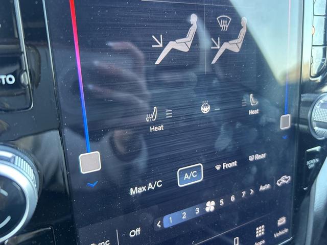Photo of 2022 Granite Crystal Metallic Clearcoat RAM 1500
