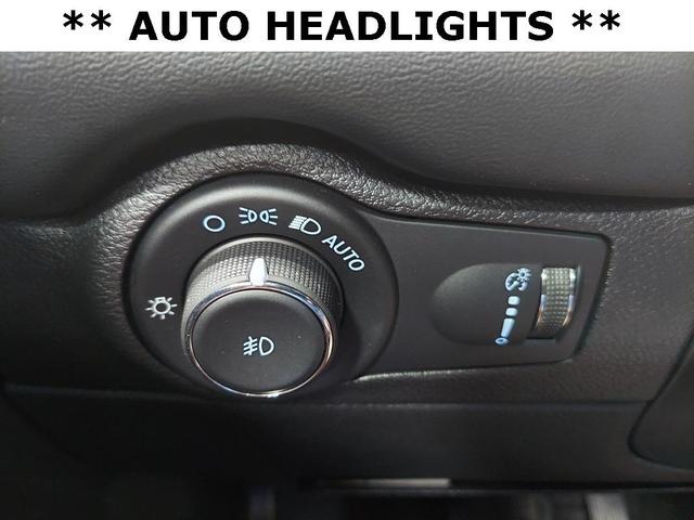 Photo of 2021 DB Black Crystal Clearcoat Dodge Durango