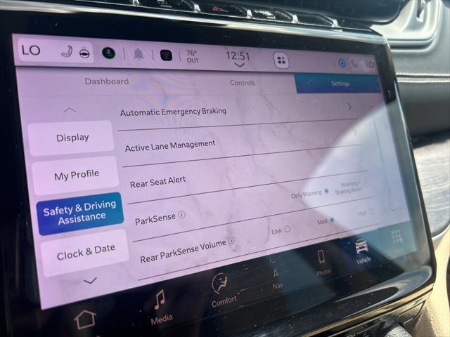 Photo of 2022 Diamond Black Crystal Pearlcoat Jeep Grand Cherokee L