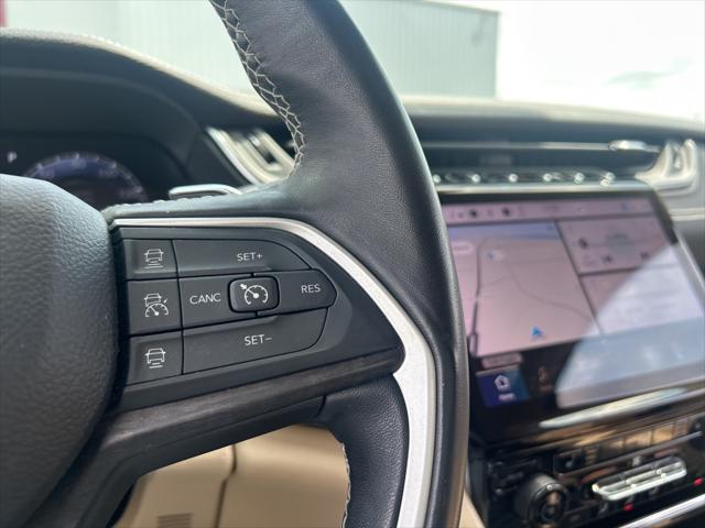 Photo of 2022 Diamond Black Crystal Pearlcoat Jeep Grand Cherokee L