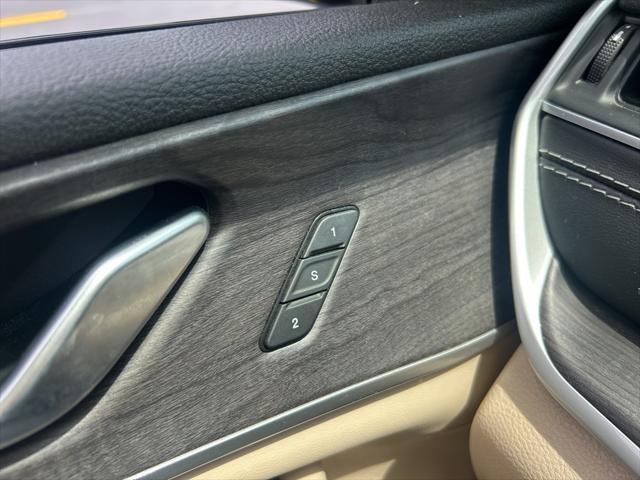 Photo of 2022 Diamond Black Crystal Pearlcoat Jeep Grand Cherokee L