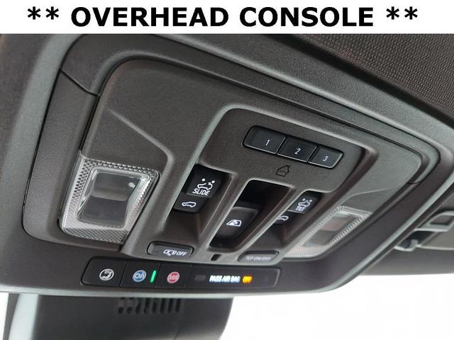 Photo of 2022 White Frost Tricoat GMC Sierra 1500