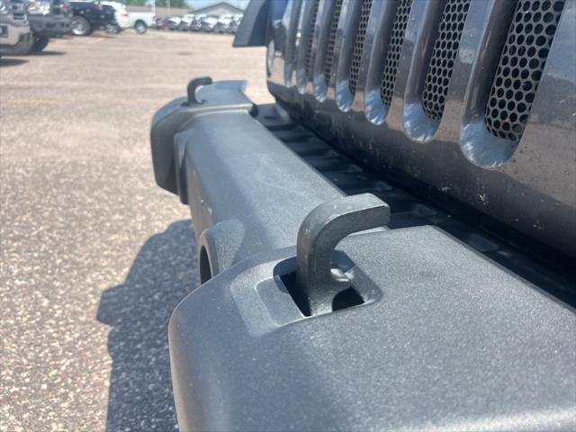 Photo of 2017 Granite Crystal Metallic Clearcoat Jeep Wrangler