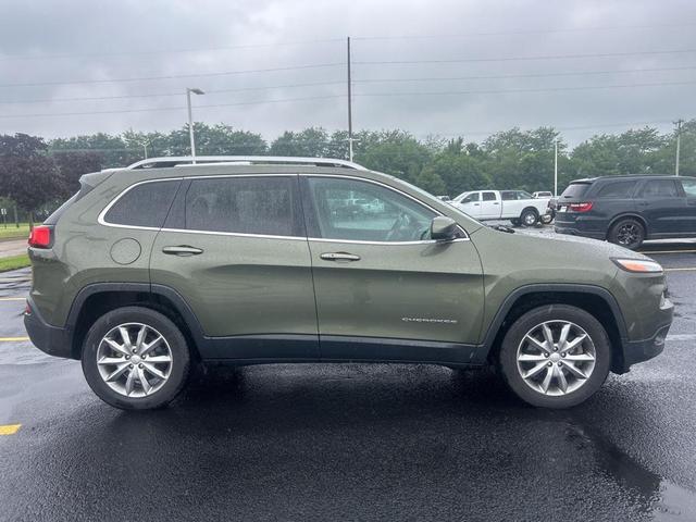 Photo of 2018 Olive Green Pearlcoat Jeep Cherokee