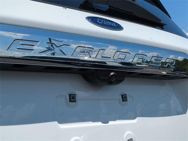 Photo of 2022 Oxford White Ford Explorer