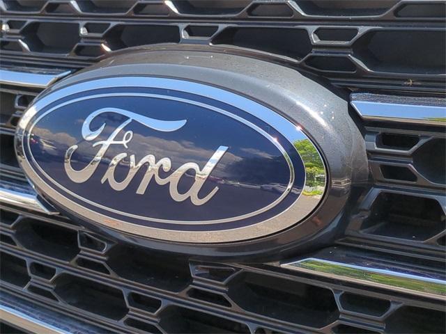 Photo of 2022 Oxford White Ford Explorer