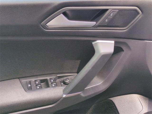 Photo of 2020 Deep Black Pearl Effect Volkswagen Tiguan