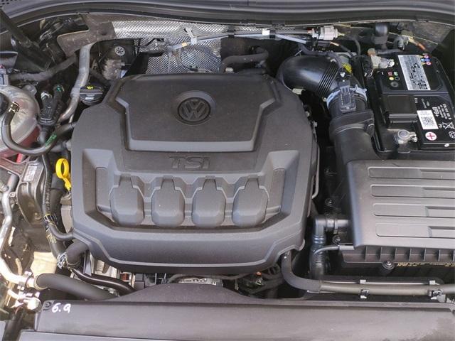 Photo of 2020 Deep Black Pearl Effect Volkswagen Tiguan
