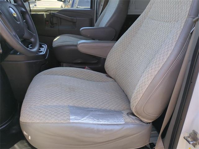 Photo of 2017 Summit White Chevrolet Express 2500