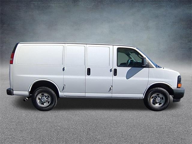 Photo of 2017 Summit White Chevrolet Express 2500