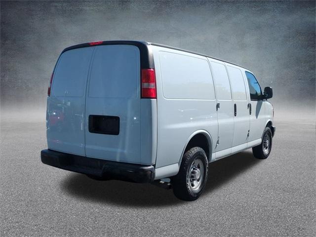 Photo of 2017 Summit White Chevrolet Express 2500