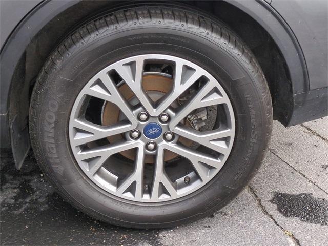 Photo of 2021 Gray Ford Escape