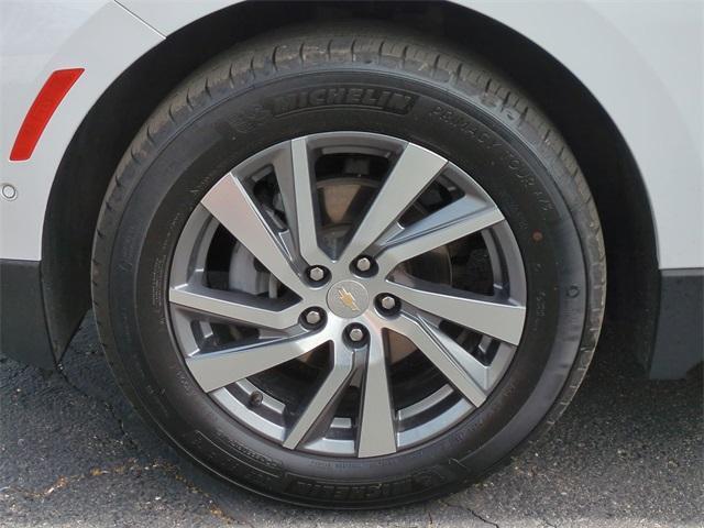 Photo of 2022 Summit White Chevrolet Equinox
