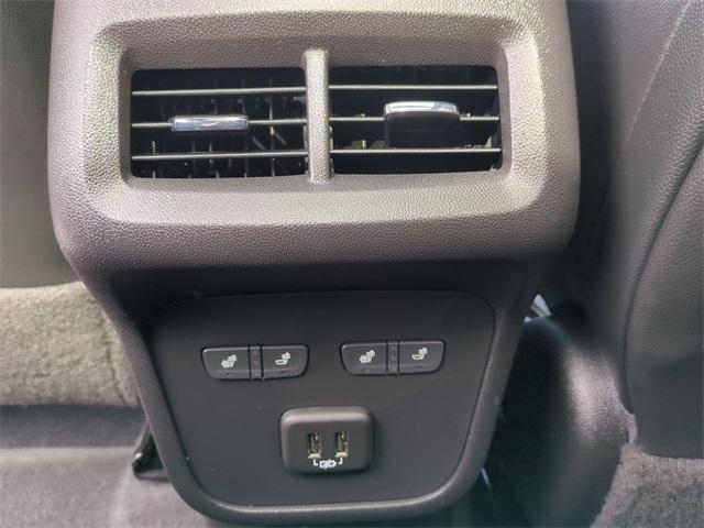 Photo of 2022 Summit White Chevrolet Equinox