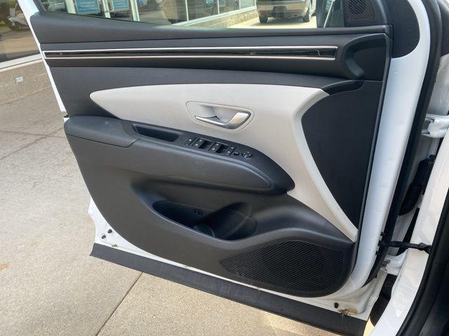 Photo of 2024 White Pearl Hyundai TUCSON
