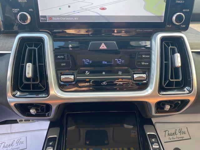 Photo of 2022 Ebony Black Kia Sorento