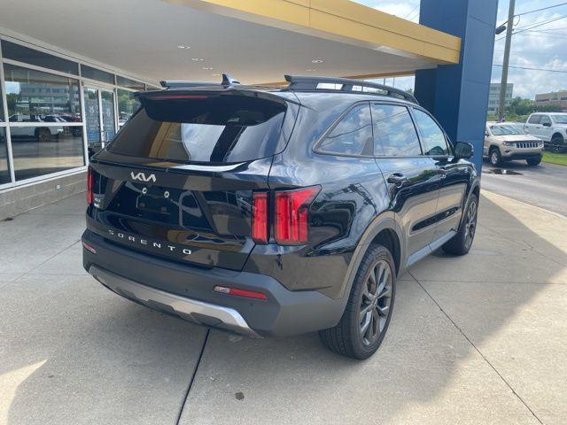 Photo of 2022 Ebony Black Kia Sorento