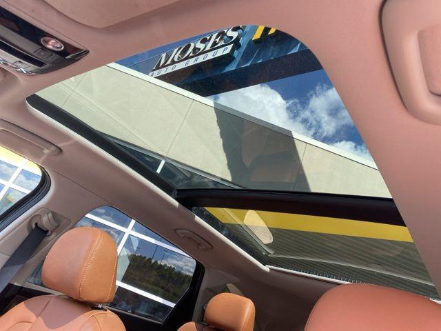 Photo of 2022 Ebony Black Kia Sorento