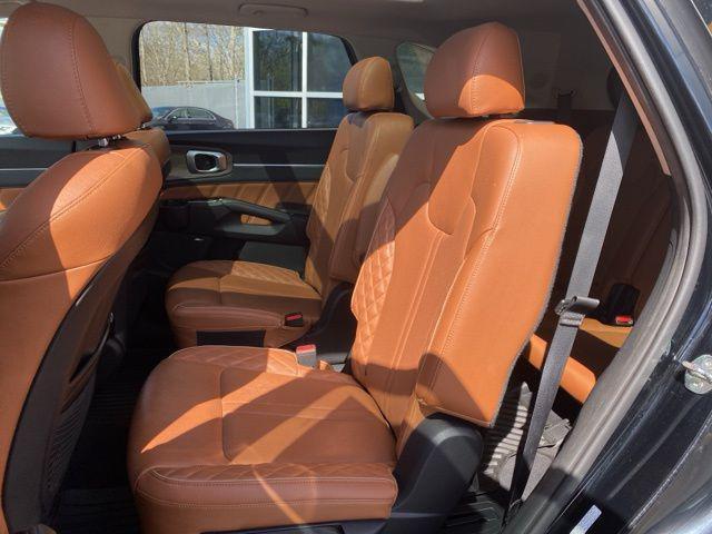 Photo of 2022 Ebony Black Kia Sorento