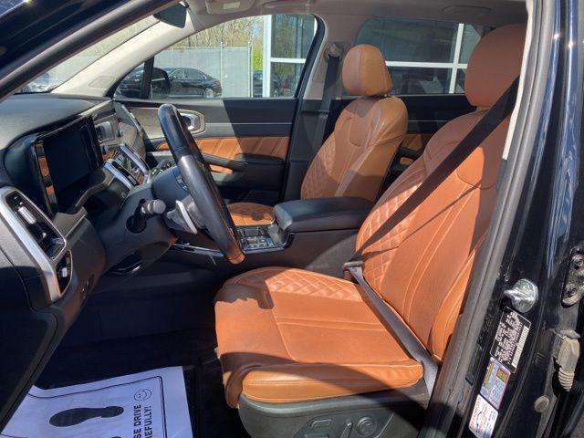 Photo of 2022 Ebony Black Kia Sorento