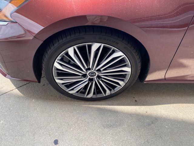 Photo of 2023 Garnet Pearl Metallic Nissan Altima