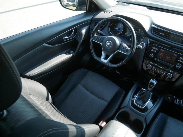 Photo of 2017 Black Nissan Rogue