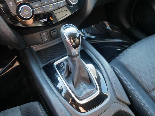 Photo of 2017 Black Nissan Rogue