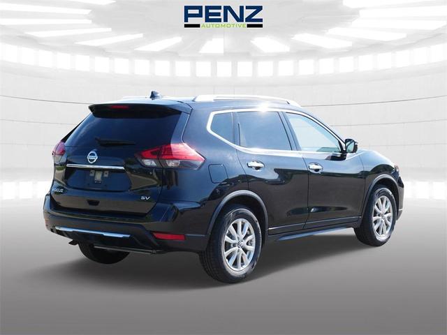 Photo of 2017 Black Nissan Rogue