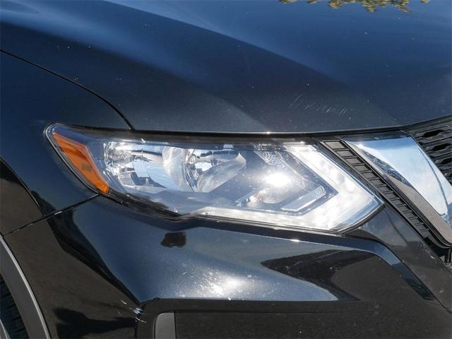 Photo of 2017 Black Nissan Rogue