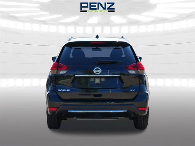 Photo of 2017 Black Nissan Rogue