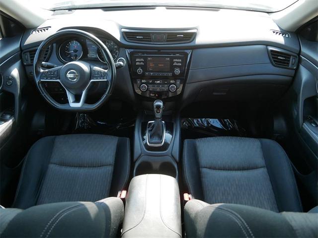 Photo of 2017 Black Nissan Rogue