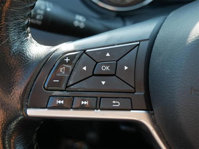 Photo of 2017 Black Nissan Rogue