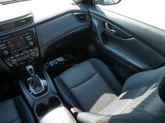 Photo of 2017 Black Nissan Rogue