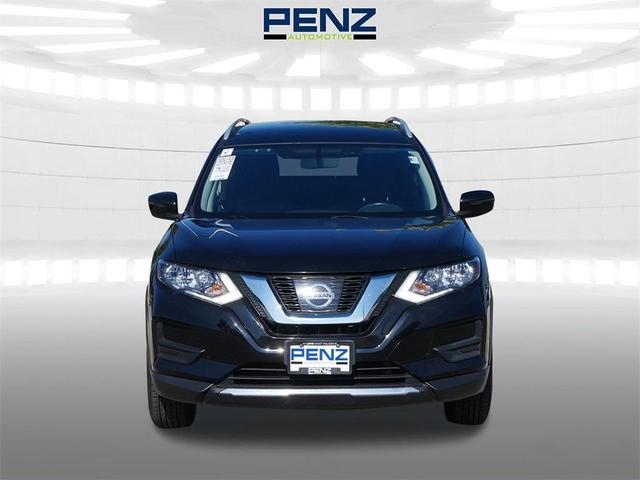 Photo of 2017 Black Nissan Rogue