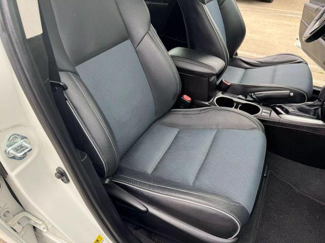 Photo of 2014 White Toyota Corolla