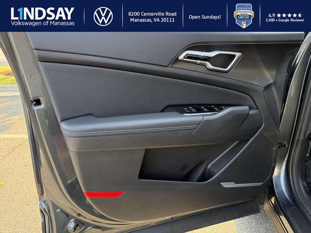 Photo of 2024 Gravity Gray Kia Sportage Hybrid